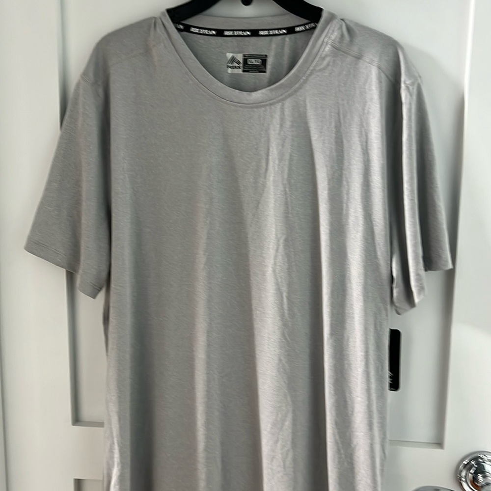 XL men’s athletic shirt